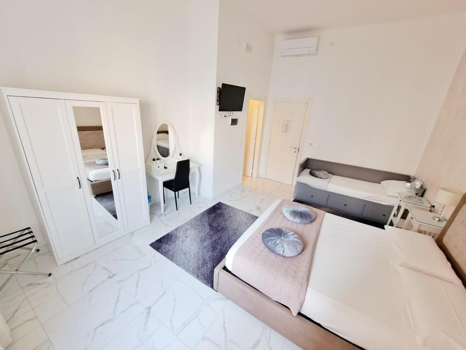 The Gallery Boutique Rooms Τεργέστη Εξωτερικό φωτογραφία